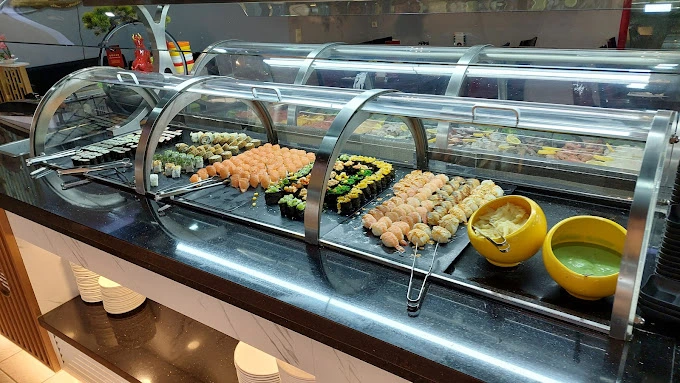 Asiatisches Essen – Genießen Sie köstliches chinesisch Essen mit traditionellen Spezialitäten Authentisches chinesisch Essen – Frisches asiatisches Essen mit traditionellen Aromen und hochwertigen Zutaten
